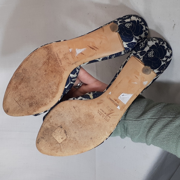 Vintage Y2K blue and white floral print Prada mule heels size 37.5 size 7.5 - Picture 9 of 10